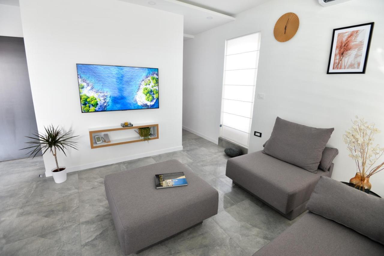 Astarte, Apartman *